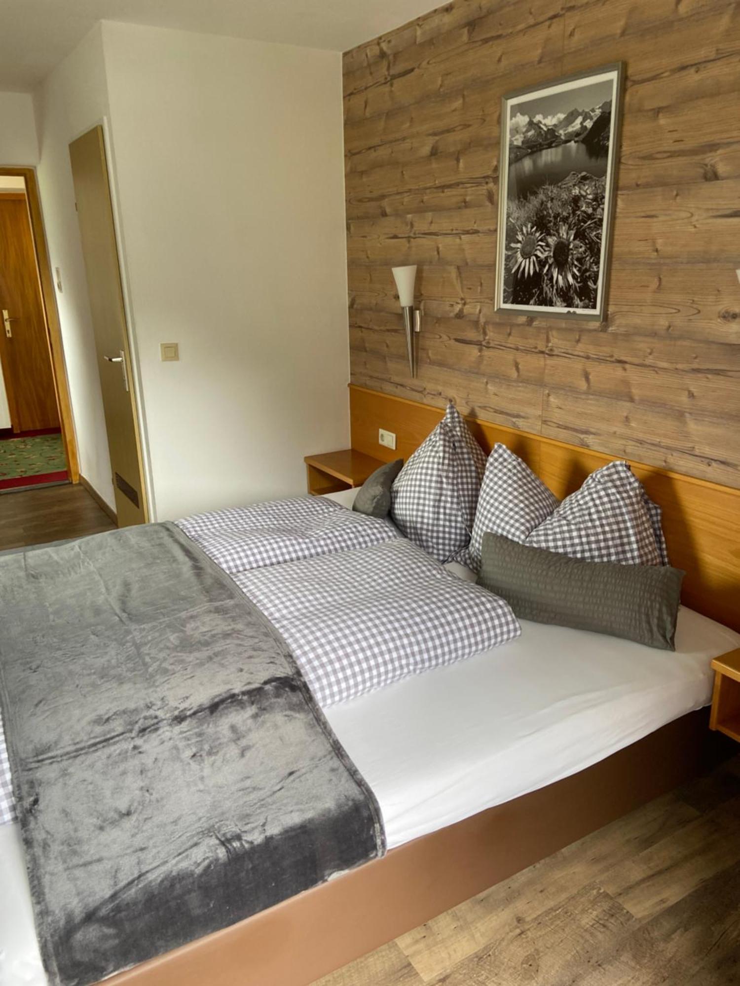 ארצל אים פלאצטל Hotel Erika מראה חיצוני תמונה